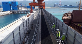 Giá thế giới giảm mạnh, nhập khẩu than tăng gấp đôi
