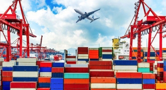 Việt Nam tiếp tục xuất siêu đột biến: Vượt mốc 10 tỷ USD